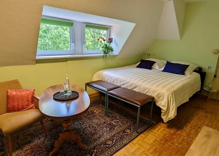 Grosse Ferienwohnung Mit Loggia Und Garten In Cottbus