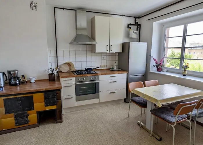 Grosse Ferienwohnung Mit Loggia Und Garten In Cottbus