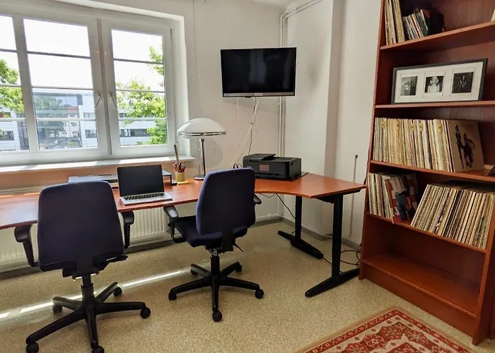 Grosse Ferienwohnung Mit Loggia Und Garten In Cottbus