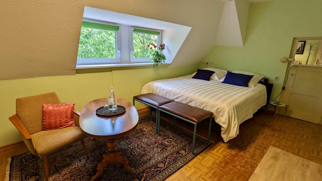 Grosse Mit Loggia Und Garten In Apartment *