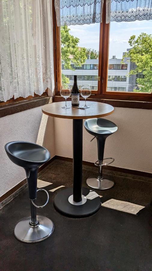 Grosse Mit Loggia Und Garten In Apartamento *